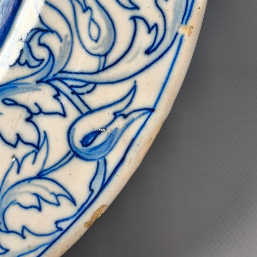 Plato decorativo en cerámica vidriada pintado a mano - imagen 7