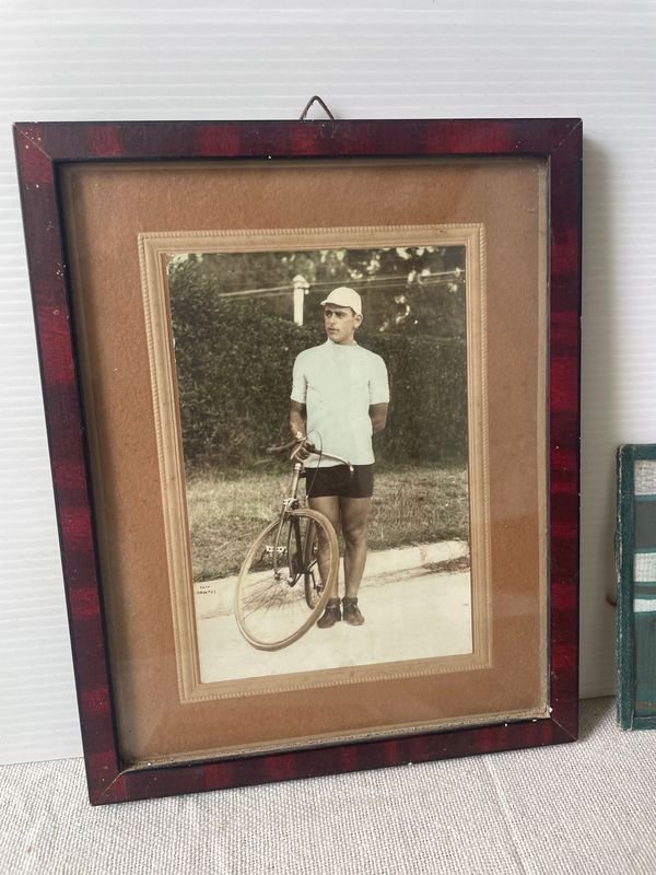 Lote de Fotografías Antiguas de Ciclismo y Eventos Deportivos