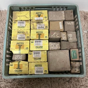 Lote siguiente: 26 Cajas de Tornillos y Fijaciones de Diversas Medidas