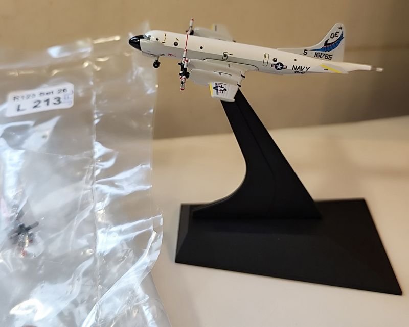Maqueta Avión Lockheed P-3 Orion US Navy Escala 1/4000 Dragón
