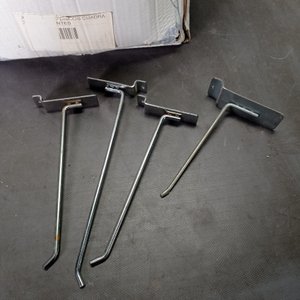 Más de 120 perchas en metal para exhibir en diferentes formas y tamaños.  - imagen 4