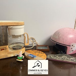 Lote siguiente: Cafetera Eléctrica y Casco Rosa Vintage