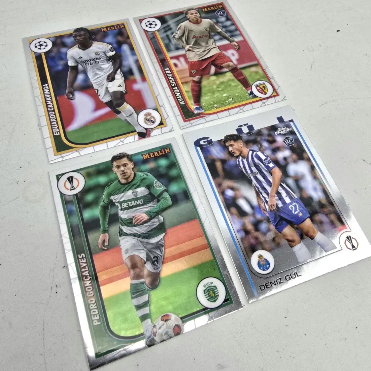 Lote de 4 Tarjetas de Fútbol Topps y Merlin: Gündoğan, Sishuba, Goncalves, Gül