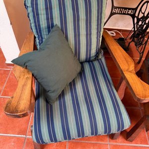 Par de Sillones Individuales de Madera con Tapizado Rayado - imagen 7