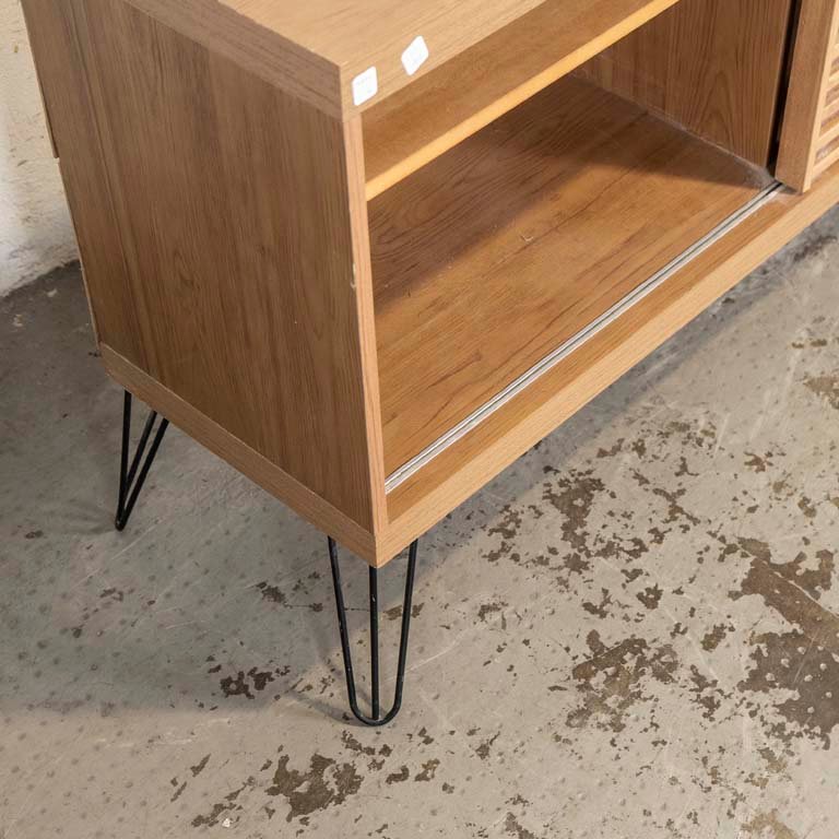 Rack de TV de compensado melamínico con dos puertas corredizas - imagen 2