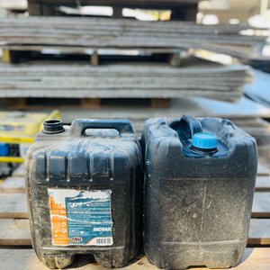 Lote de 2 Bidones Plásticos para Aceite - imagen 1