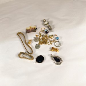 Lote de Bijouterie Variada: Collares, Pulseras y Relojes - imagen 1