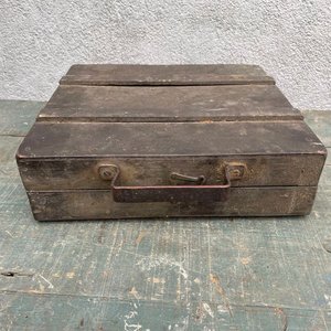 Lote anterior: Caja de Herramientas de Madera con Taladro Eléctrico Funcional