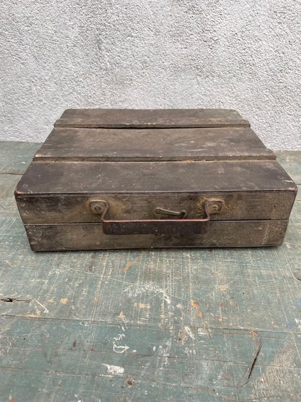 Caja de Herramientas de Madera con Taladro Eléctrico Funcional