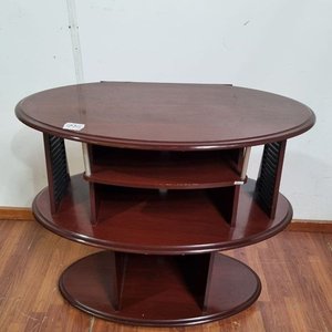 L 995 - Importante mueble para equipo de audio o TV en madera lustrada tono caoba, con estantes organizadores y laterales para CDs (Medidas 91x49x93cm) - imagen 2