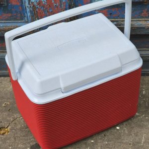 Conservadora Rubbermaid Roja y Blanca - imagen 2