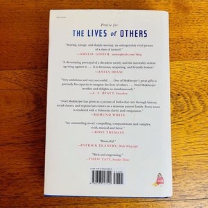 Novela "The Lives of Others" de Neel Mukherjee, Edición Tapa Dura - imagen 3
