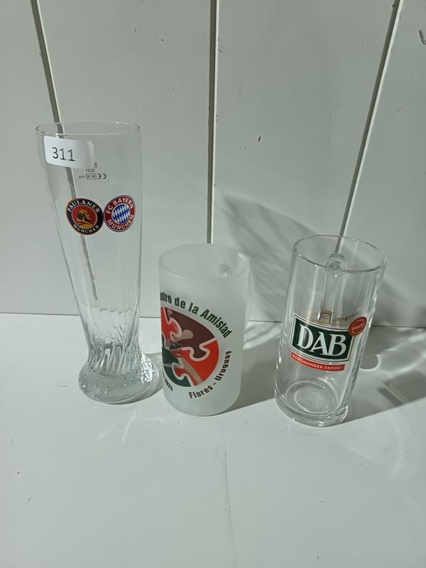 Lote de 3 Jarras de Cerveza: Paulaner, DAB y "Centro de la Amistad"