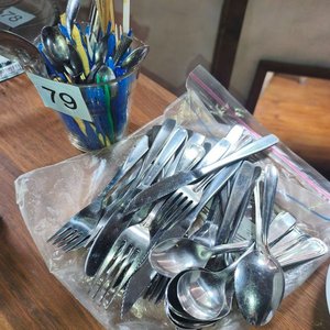 Lote siguiente: Lote de Cubiertos Metálicos Variados