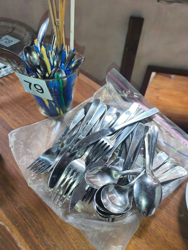 Lote de Cubiertos Metálicos Variados