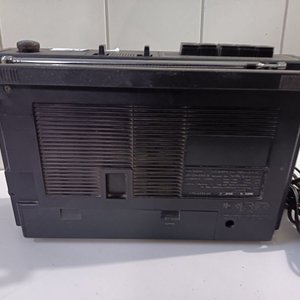 Radio Portátil Hitachi con Cassette - imagen 6