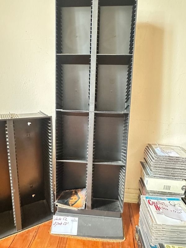 Porta Discos con CDs y accesorios - imagen 2