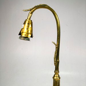 Lámpara de Mesa Antigua en Bronce Labrado - imagen 4