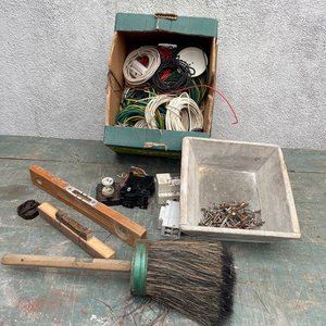 Lote de Cables, Niveles de Madera, Cernidor, Tornillos y Pincel de Pelo de Caballo - imagen 1
