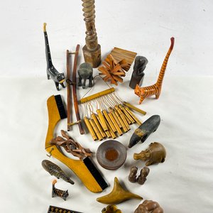 Lote de Figuras y Objetos Decorativos de Madera: Gatos, Elefantes, Abaco y Más - imagen 2