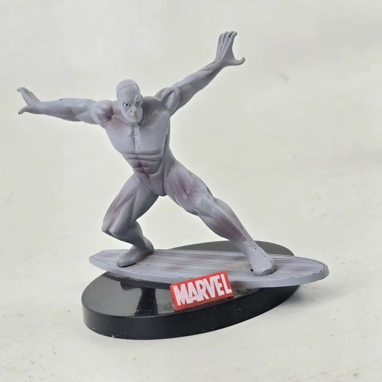 Figura Marvel Silver Surfer Super Héroes