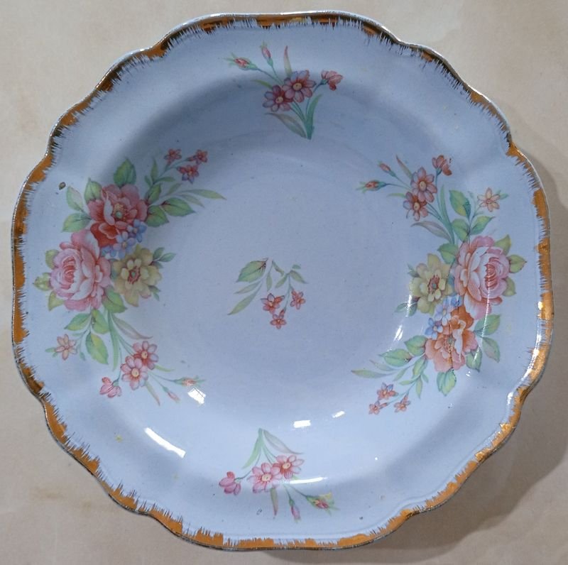 Platos Cerámicos con Diseño Floral y Bordes Dorados - imagen 2
