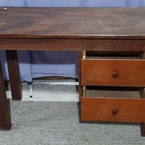 Escritorio de Madera con Tapa de Cedro y Dos Cajones - imagen 2