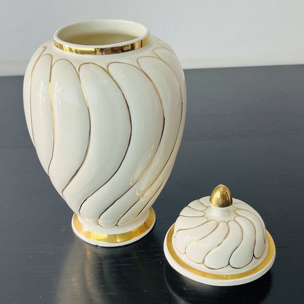 Vaso de porcelana con decoración en dorado y superficie marfil - imagen 3