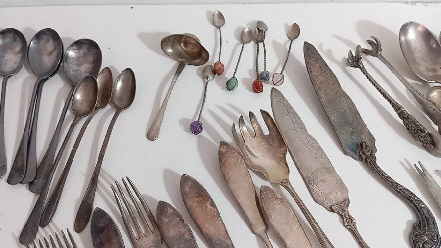 Lote de cubiertos antiguos y vintage de diversos estilos y fabricantes - imagen 4