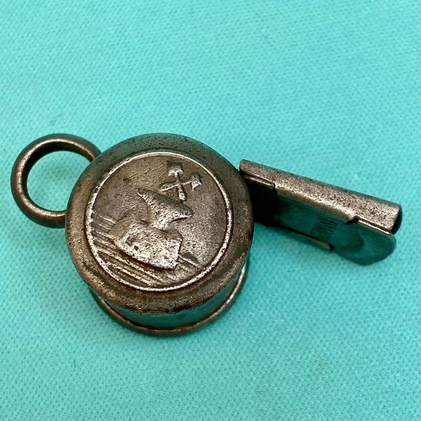Antiguo silbato en chapa sellado Made In Germany - imagen 2