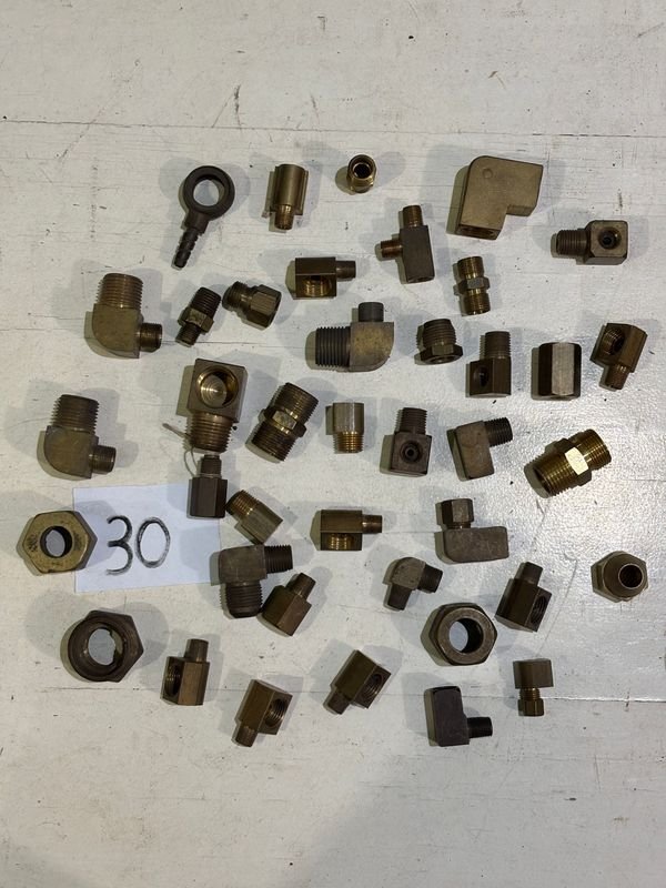 Lote de 40 Piezas de Conexiones de Bronce