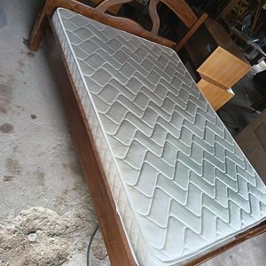Cama de 2 plazas de madera con colchón Kingshouse - imagen 2