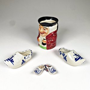 Lote anterior: Lote de 4 Zuecos Holandeses de Loza y Jarra Inglesa de Personaje
