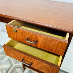 Escritorio de MDF con Lustre Oscuro y Cajones - imagen 2