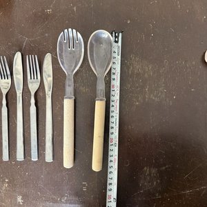 Lote de Cubiertos Surtidos: Tenedores Decorativos, Utensilios de Mesa y Servidores Grandes - imagen 7