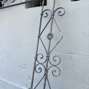 Armazón de Hierro Forjado con Detalles Ornamentales - imagen 3