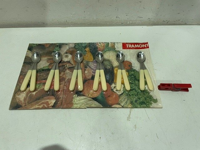 Lote anterior: Cucharitas de plata con diseño colorido