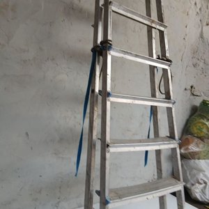Escalera Tijera de Aluminio con 8 Escalones y 2.05m de Altura - imagen 3