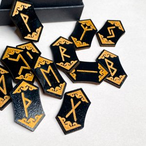 Runas Vikingas en Madera con Bolsa Violeta y Estuche Negro - imagen 3