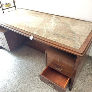 Escritorio Antiguo con Tapa de Mármol y 6 Cajones - imagen 3