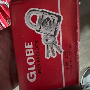 Lote siguiente: Candados Globe de Hierro 75 mm con Llaves