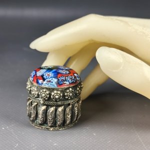 Caja de Metal con Tapa Millefiori y Diseños en Relieve - imagen 2