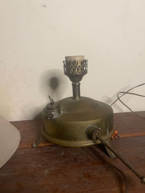 Lámpara de mesa antigua para decorar - imagen 3