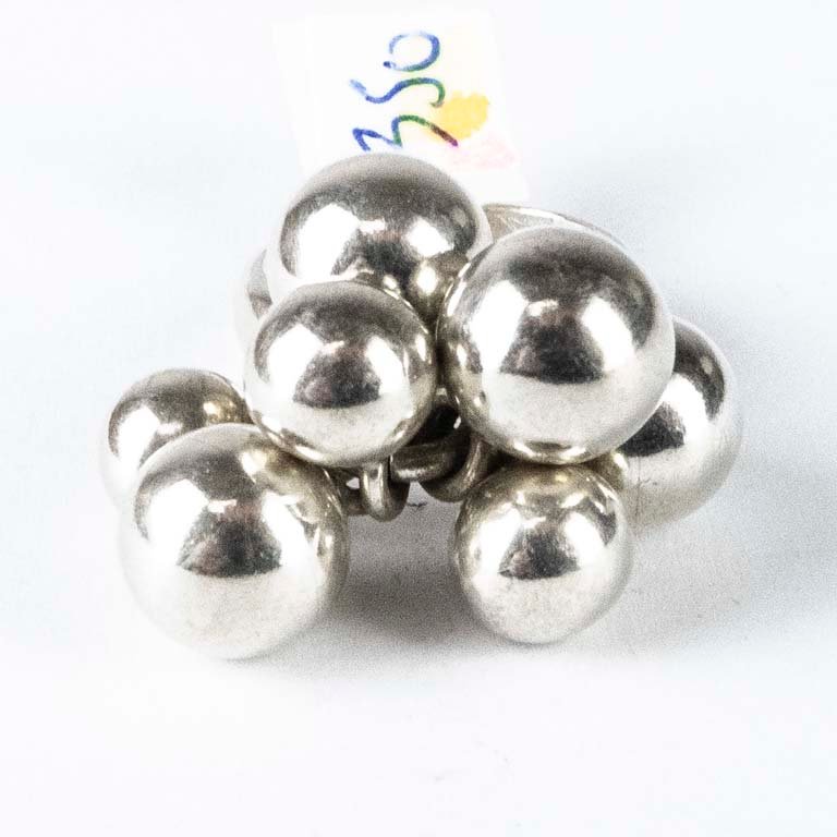 Anillo de plata con bolitas - Precio: 15,4gr - Medidas: 17mm