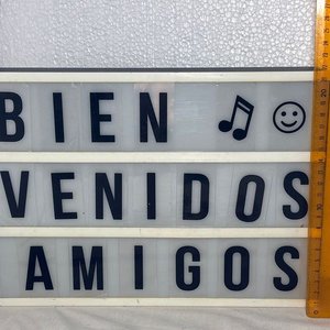 Lote de Relojes, Carteles Decorativos y Letrero Luminoso - imagen 8