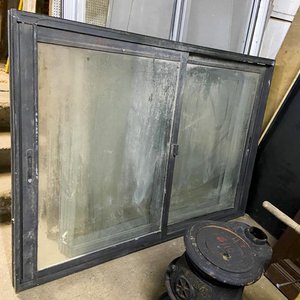Lote anterior: Ventana corrediza de aluminio y vidrio DVH, 135x195 cm