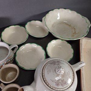 Lote de Vajilla: Tetera, Tazas, Platos y Recipientes Varios - imagen 7