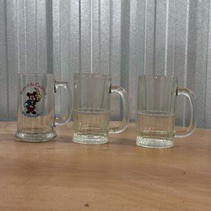 Lote de 3 Jarras Cerveceras de Vidrio, una con Diseño Disney "Pirates of the Caribbean" - imagen 2