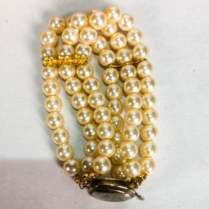 Conjunto de Tres Piezas de Bisutería: Dos Pulseras y un Colgante - imagen 3
