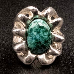 Lote siguiente: Anillo de Plata 950 con Piedra Turquesa y Detalles Florales